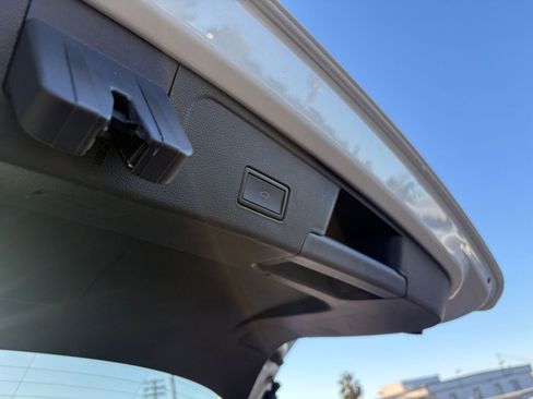 Used 2025 Volkswagen Atlas Cross Sport SE image 23