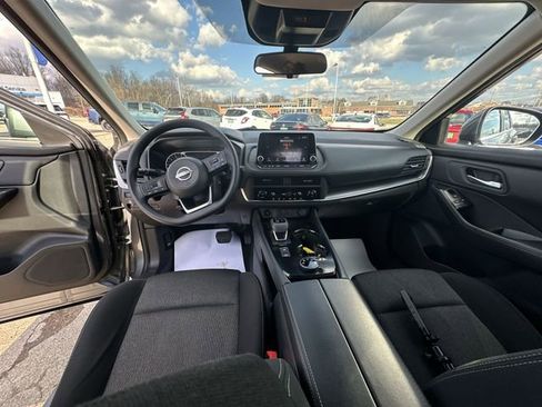 Used 2024 Nissan Rogue SV image 22