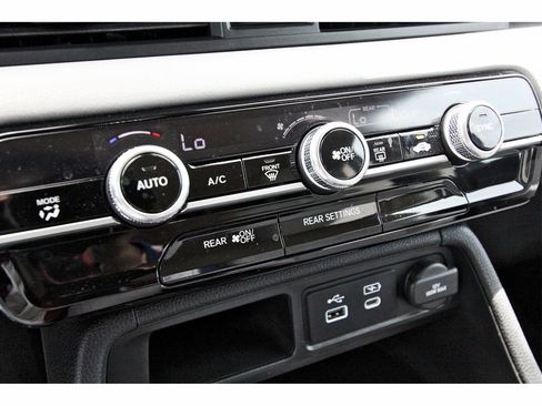 Used 2023 Honda Pilot LX image 29