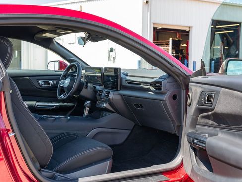 Used 2025 Ford Mustang Coupe RWD image 11
