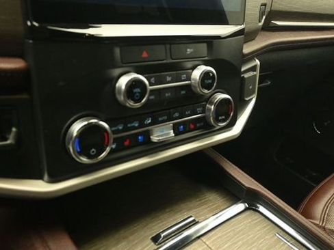 Used 2022 Ford Expedition Limited AWD/4WD image 18