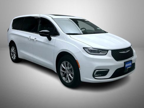 New 2026 Chrysler Pacifica Limited AWD/4WD image 3