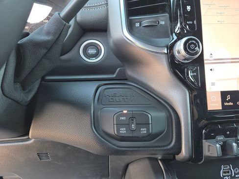 New 2026 RAM 2500 Laramie AWD/4WD image 15