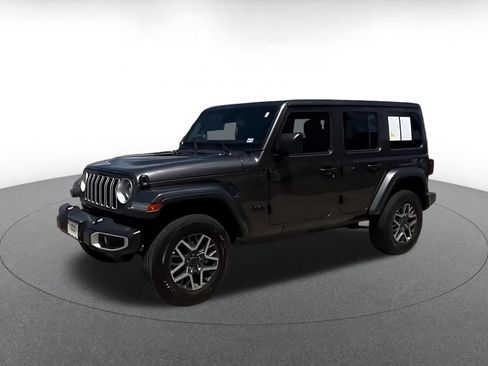 Used 2025 Jeep Wrangler Unlimited Sahara AWD/4WD image 11