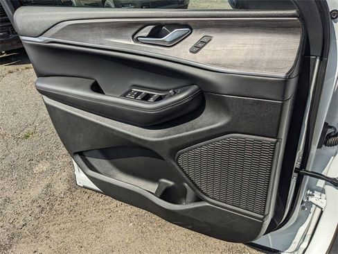 New 2024 Jeep Grand Cherokee L Limited image 21