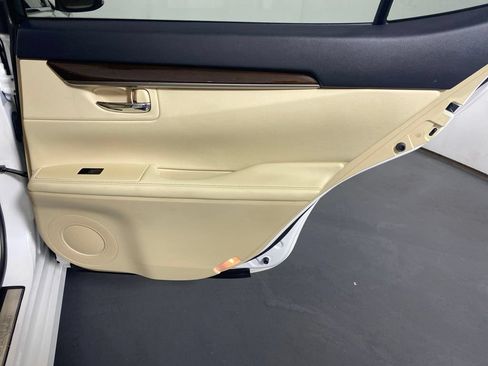 Used 2015 Lexus ES 350 w/ Premium Package FWD image 31