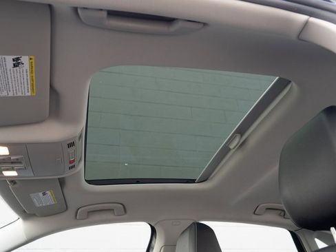 Certified 2024 Volkswagen Jetta SE w/ Panoramic Sunroof Package image 30