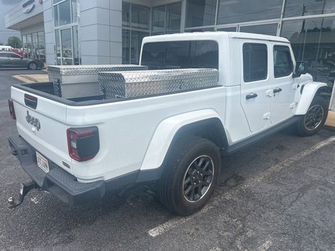 Used 2023 Jeep Gladiator Overland w/ LED Lighting Group AWD/4WD image 6