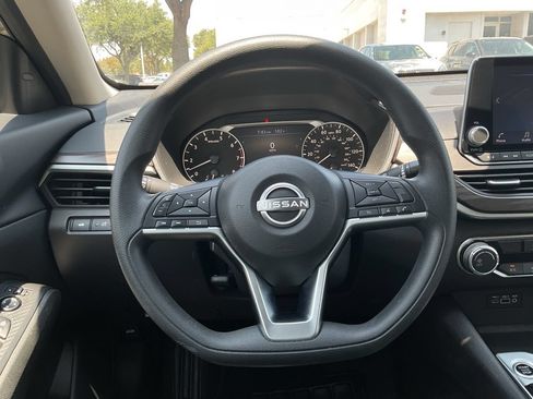 Used 2024 Nissan Altima 2.5 SV FWD image 28