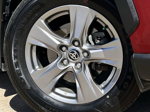 Used 2024 Toyota RAV4 XLE w/ Convenience Package image 31