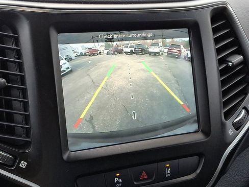 Used 2021 Jeep Cherokee Latitude Lux w/ Comfort/Convenience Group image 19