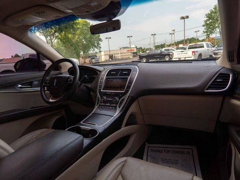 Used 2019 Lincoln Nautilus Reserve FWD image 15