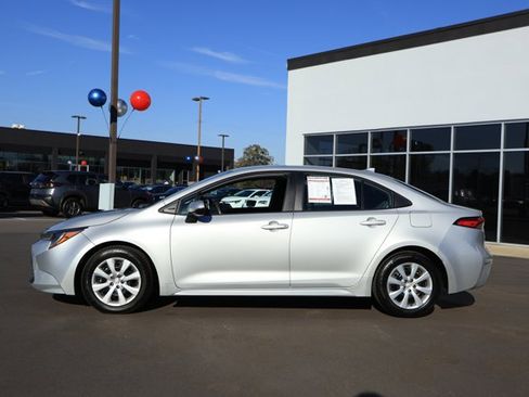 Used 2023 Toyota Corolla LE image 9