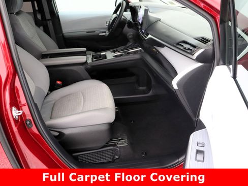 Certified 2025 Toyota Sienna LE image 36