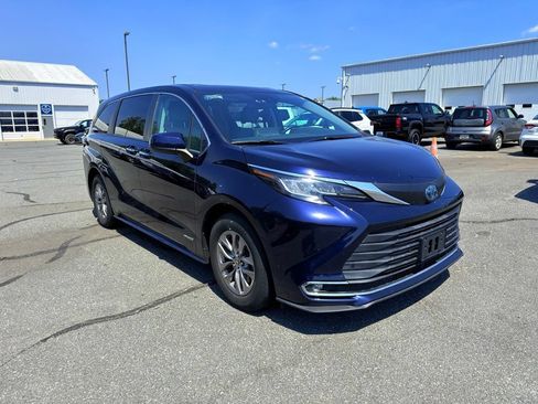 Used 2021 Toyota Sienna XLE FWD image 7