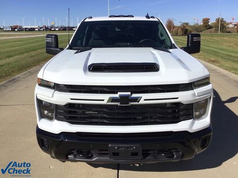 Used 2025 Chevrolet Silverado 2500 Custom w/ Custom Value Package image 13