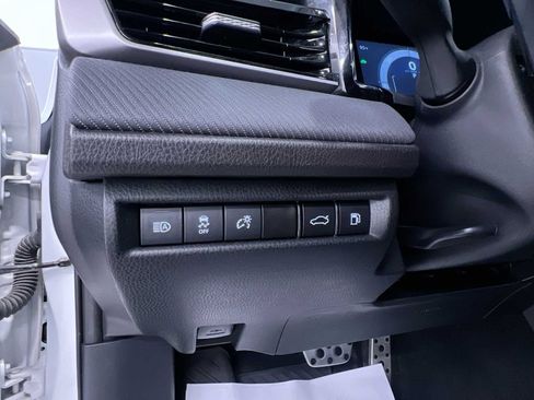 Used 2025 Toyota Camry SE w/ Convenience Package FWD image 16