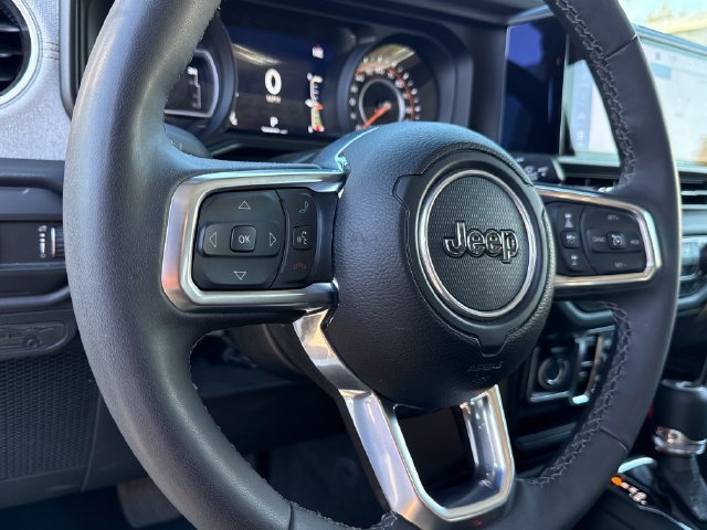 Used 2025 Jeep Wrangler Unlimited Sahara AWD/4WD image 14
