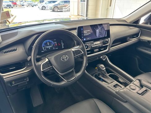 Certified 2025 Toyota Grand Highlander AWD image 17