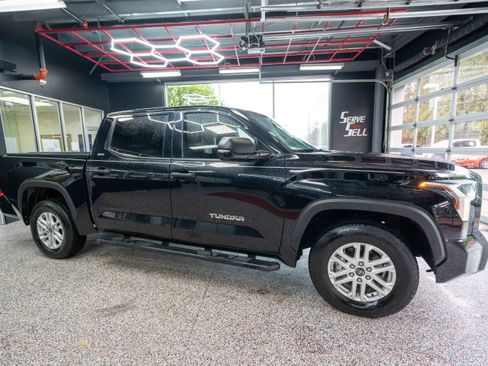 Used 2022 Toyota Tundra SR5 w/ Convenience Package image 5