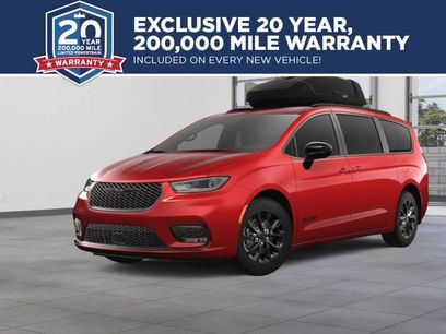 New 2025 Chrysler Pacifica Select w/ Fav Edition Package