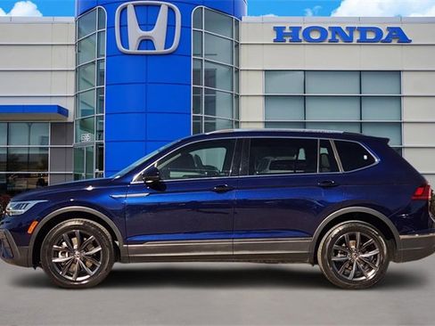 Used 2023 Volkswagen Tiguan SE image 3