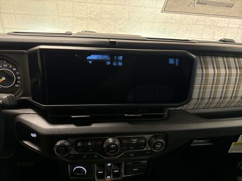 New 2026 Jeep Gladiator Sport AWD/4WD image 28