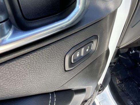 Used 2023 Jeep Wrangler Sahara image 15