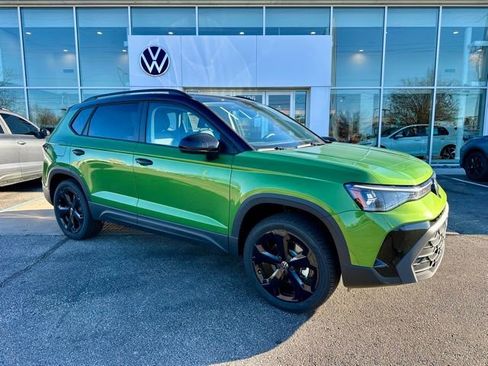 New 2026 Volkswagen Taos SE image 1