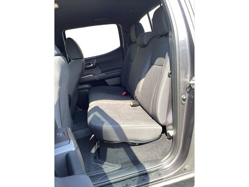 Used 2018 Toyota Tacoma TRD Sport AWD/4WD image 11