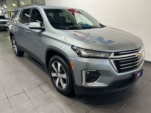 Used 2023 Chevrolet Traverse LT w/ LT Premium Package AWD/4WD image 2