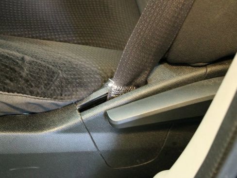 Used 2018 Dodge Grand Caravan SE w/ UConnect Hands-Free Group image 17