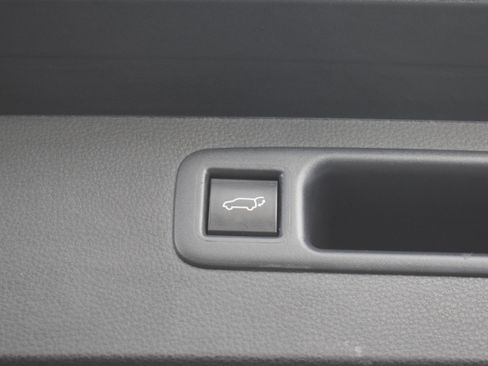 Used 2024 Toyota Highlander LE image 13