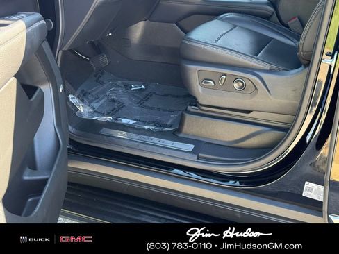 Used 2025 GMC Yukon Denali AWD/4WD image 17