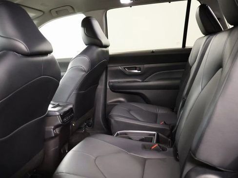 Used 2025 Toyota Grand Highlander AWD image 30