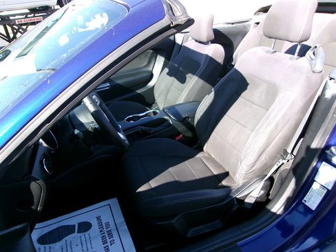 Used 2015 Ford Mustang Convertible image 19