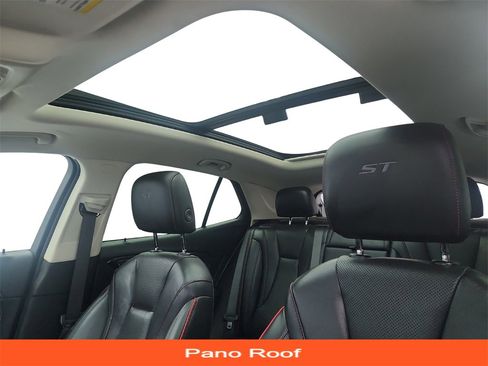 Used 2022 Buick Envision Essence w/ Technology Package I image 12