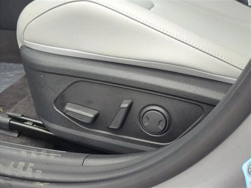 Used 2025 Hyundai Elantra Limited FWD image 4