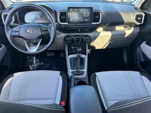 Used 2024 Hyundai Venue SEL image 11
