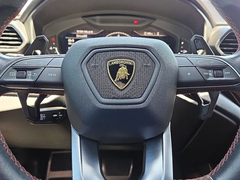 Used 2024 Lamborghini Urus S AWD/4WD image 31