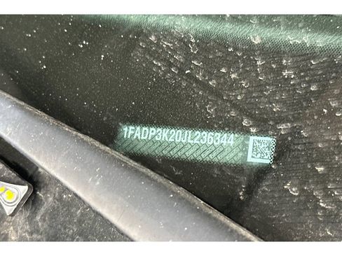Used 2018 Ford Focus SE w/ Cold Weather Package FWD image 8