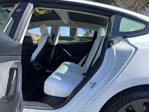 Used 2022 Tesla Model 3 Performance image 30