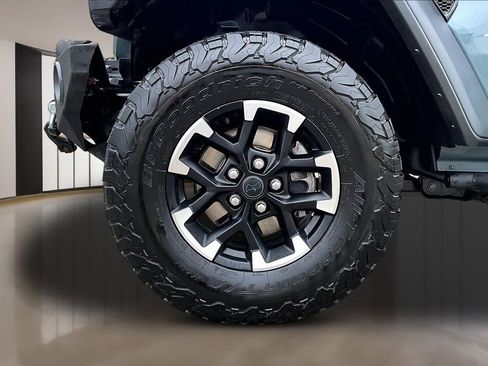 Used 2024 Jeep Wrangler Unlimited Rubicon 4xe w/ Convenience Group AWD/4WD image 8