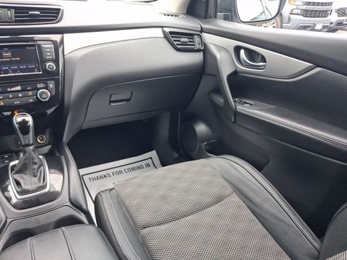 Used 2020 Nissan Rogue Sport SV w/ Technology Package AWD/4WD image 21