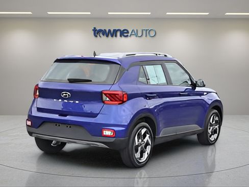 Used 2023 Hyundai Venue Limited w/ Cargo Package FWD image 5