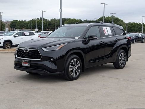 Used 2023 Toyota Highlander XLE AWD/4WD image 10