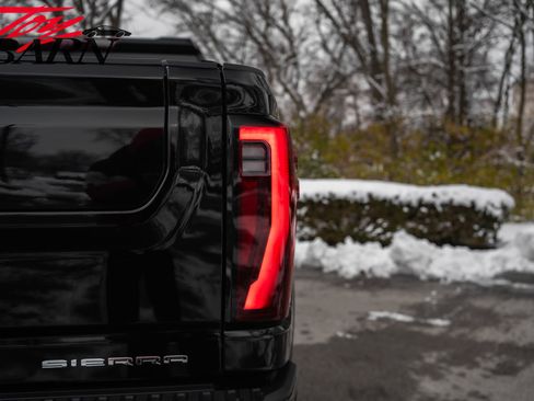 Used 2024 GMC Sierra 2500 Denali Ultimate image 16