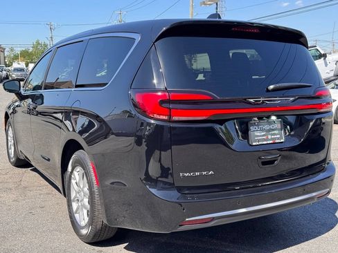 Used 2027 Chrysler Pacifica Select FWD image 5