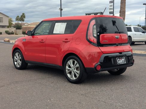 Used 2016 Kia Soul + image 4