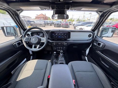 Certified 2025 Jeep Wrangler Unlimited Sahara AWD/4WD image 10